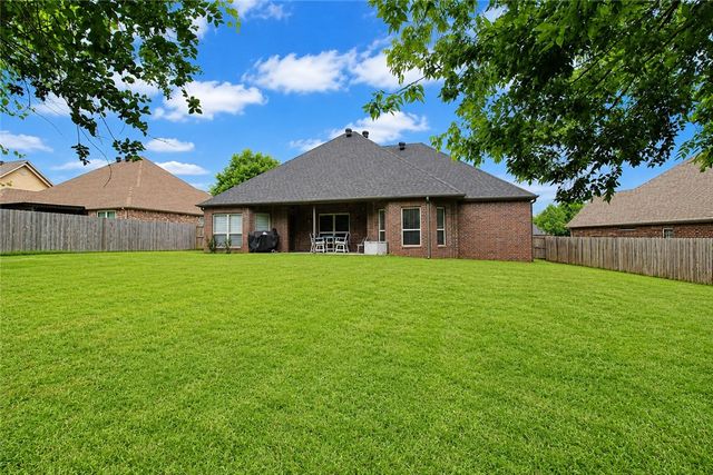 1351 Lexington Circle, Springdale, AR 72762