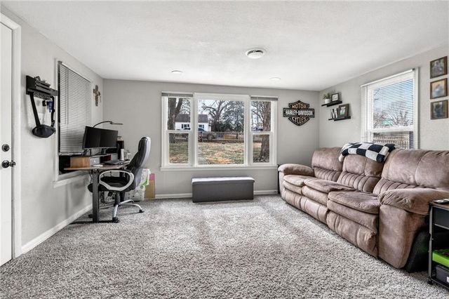 10402 E Kentucky Road, Independence, MO 64053