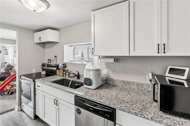 10402 E Kentucky Road, Independence, MO 64053