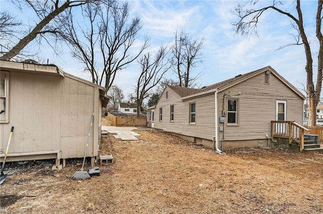 10402 E Kentucky Road, Independence, MO 64053