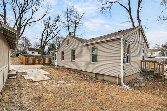 10402 E Kentucky Road, Independence, MO 64053