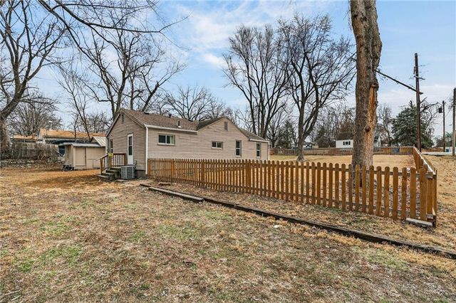 10402 E Kentucky Road, Independence, MO 64053