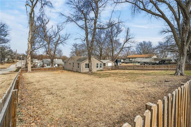 10402 E Kentucky Road, Independence, MO 64053
