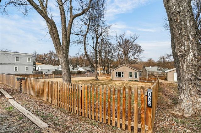 10402 E Kentucky Road, Independence, MO 64053