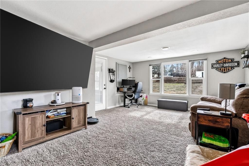 10402 E Kentucky Road, Independence, MO 64053