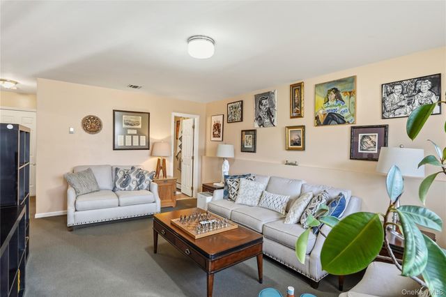 6A Carrie Lane, Nanuet, NY 10954