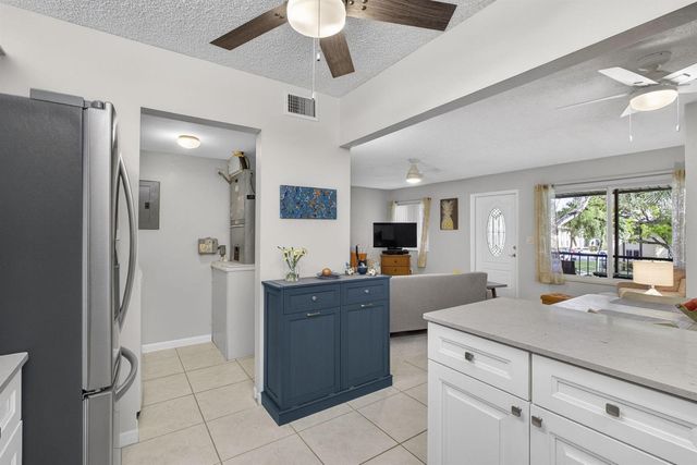 301 Pine Ridge Circle B-2, Greenacres, FL 33463
