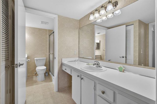 301 Pine Ridge Circle B-2, Greenacres, FL 33463