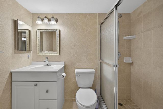 301 Pine Ridge Circle B-2, Greenacres, FL 33463