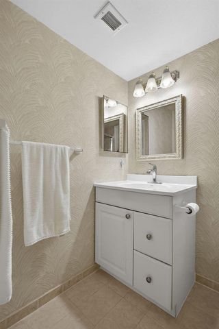 301 Pine Ridge Circle B-2, Greenacres, FL 33463