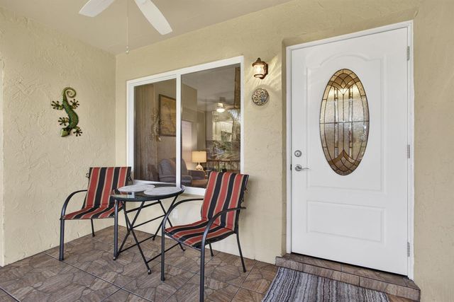 301 Pine Ridge Circle B-2, Greenacres, FL 33463