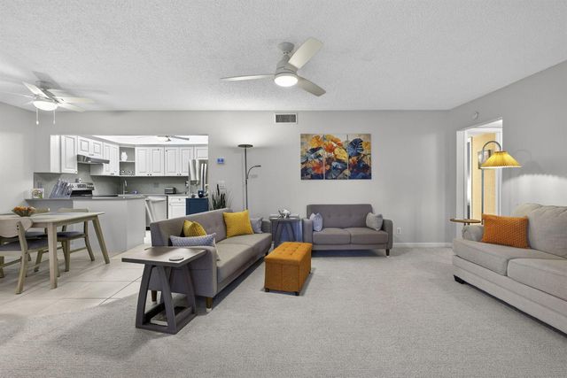 301 Pine Ridge Circle B-2, Greenacres, FL 33463