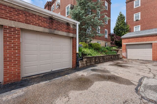 721 Roselawn AVENUE C5, Mt Lebanon, PA 15228