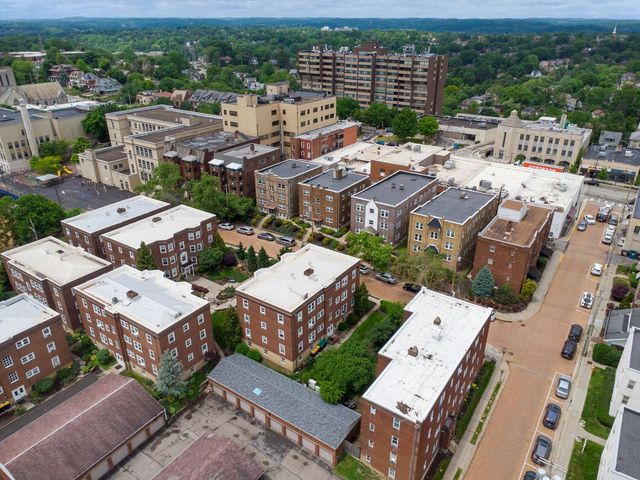 721 Roselawn AVENUE C5, Mt Lebanon, PA 15228