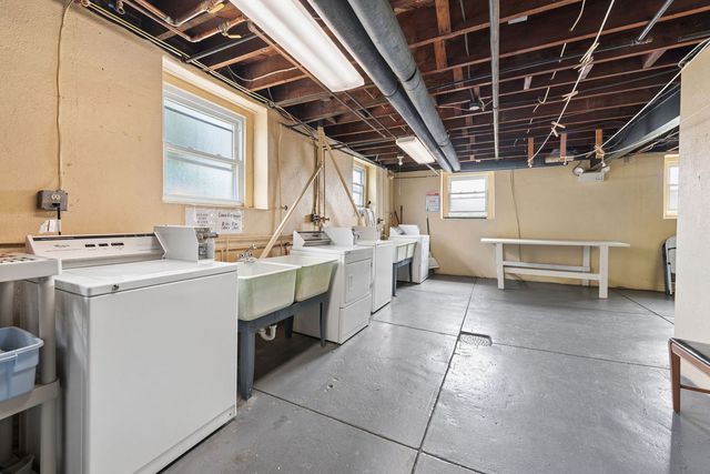 721 Roselawn AVENUE C5, Mt Lebanon, PA 15228