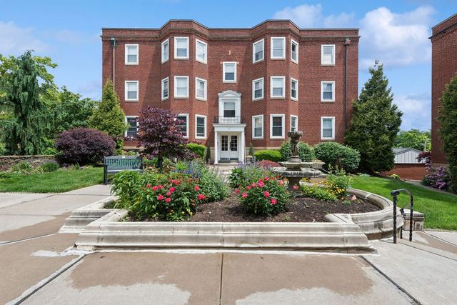 721 Roselawn AVENUE C5, Mt Lebanon, PA 15228