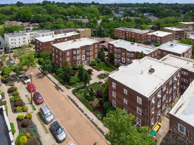 721 Roselawn AVENUE C5, Mt Lebanon, PA 15228