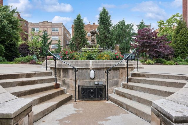 721 Roselawn AVENUE C5, Mt Lebanon, PA 15228