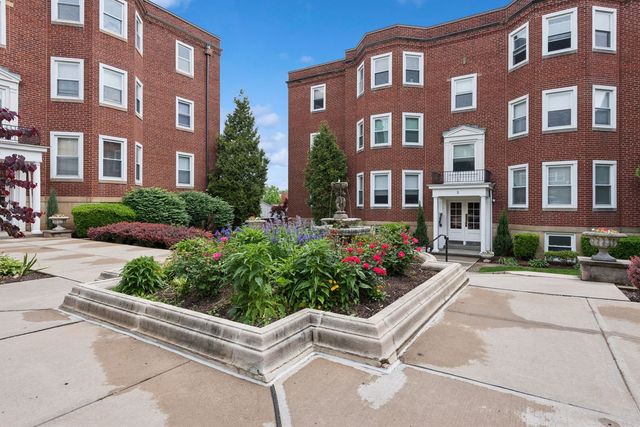 721 Roselawn AVENUE C5, Mt Lebanon, PA 15228