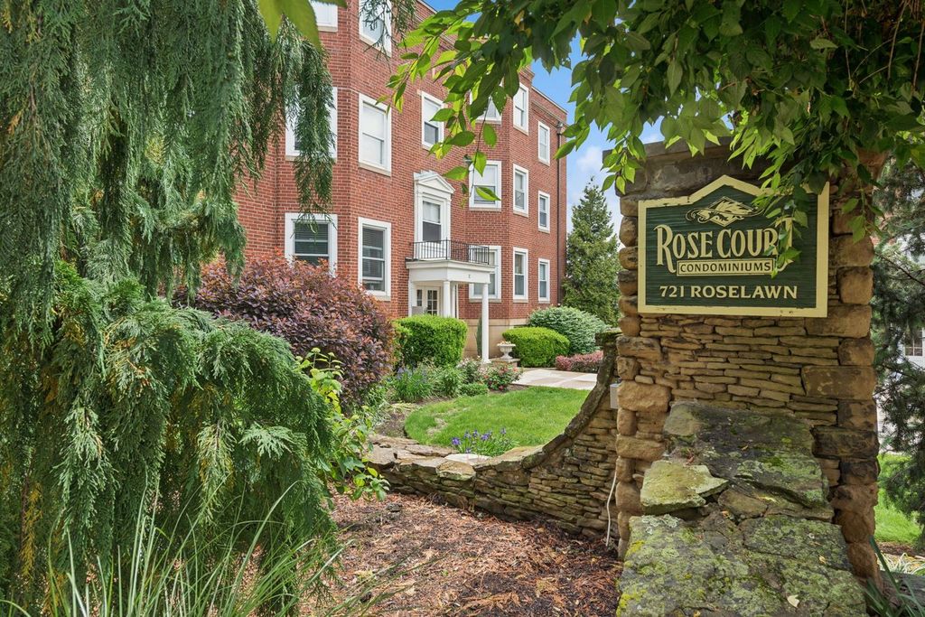 721 Roselawn AVENUE C5, Mt Lebanon, PA 15228