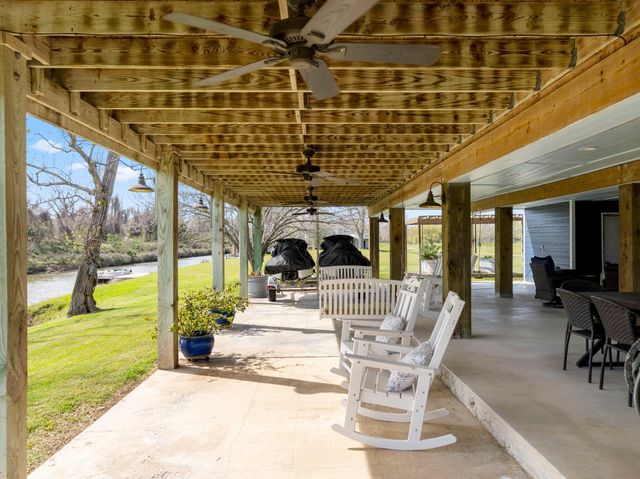 890 Exotic Isle Drive, Matagorda, TX 77457