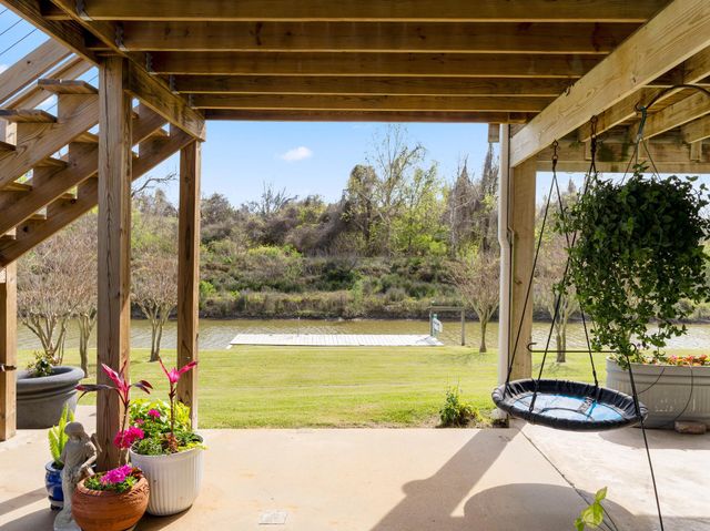 890 Exotic Isle Drive, Matagorda, TX 77457