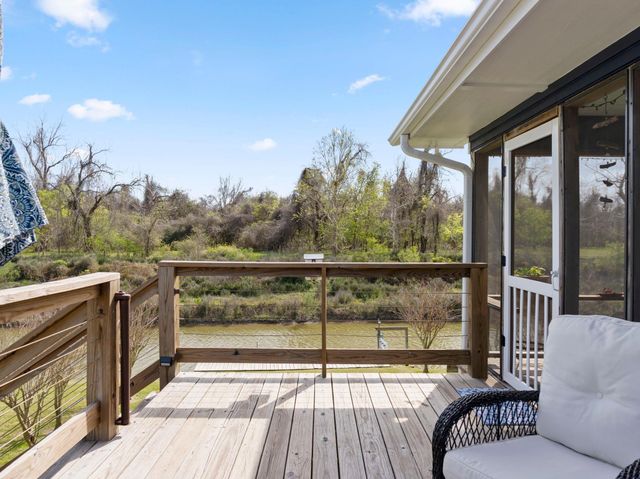 890 Exotic Isle Drive, Matagorda, TX 77457