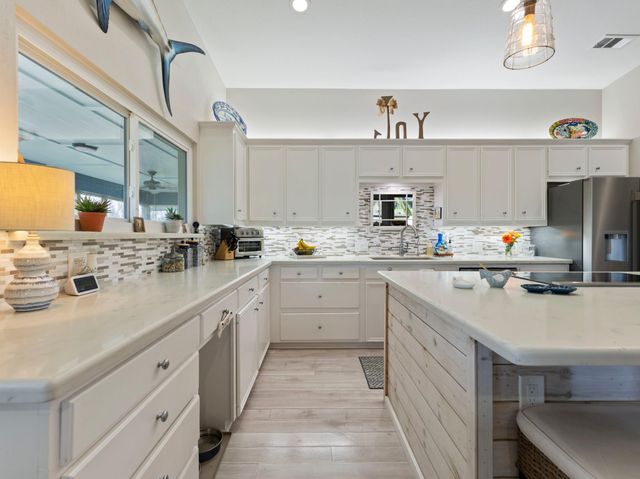 890 Exotic Isle Drive, Matagorda, TX 77457