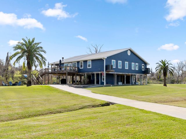 890 Exotic Isle Drive, Matagorda, TX 77457