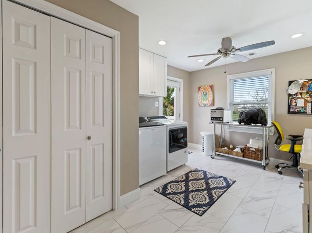 890 Exotic Isle Drive, Matagorda, TX 77457