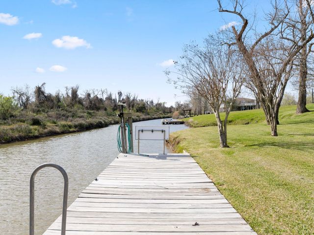 890 Exotic Isle Drive, Matagorda, TX 77457