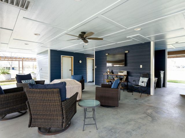 890 Exotic Isle Drive, Matagorda, TX 77457