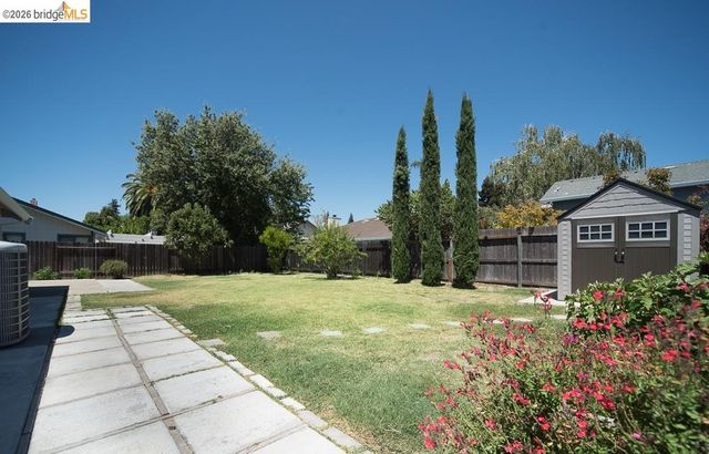 39 Stanislaus CIR, Sacramento, CA 95831