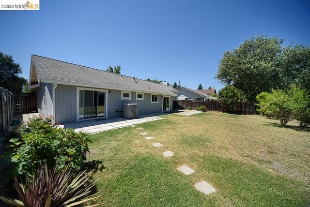39 Stanislaus CIR, Sacramento, CA 95831