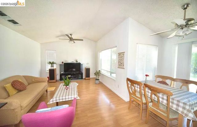 39 Stanislaus CIR, Sacramento, CA 95831