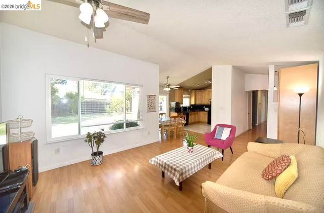 39 Stanislaus CIR, Sacramento, CA 95831