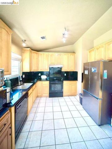 39 Stanislaus CIR, Sacramento, CA 95831