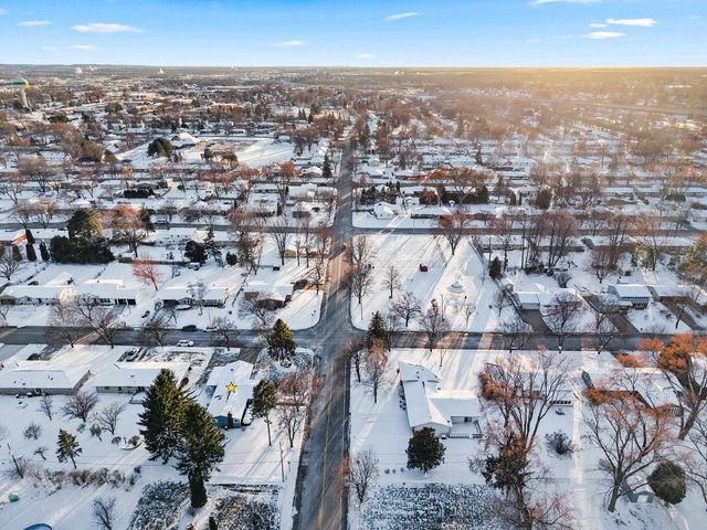 2025 ORRIE LANE, Green Bay, WI 54304