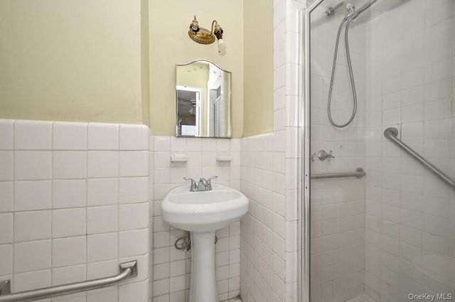 67-66 108th street C61, Forest Hills, NY 11375