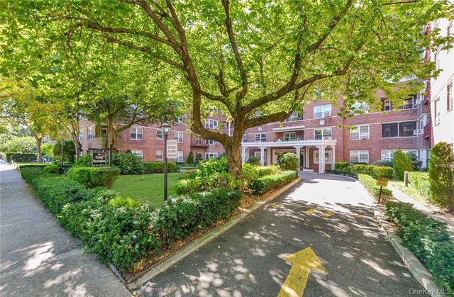 67-66 108th street C61, Forest Hills, NY 11375