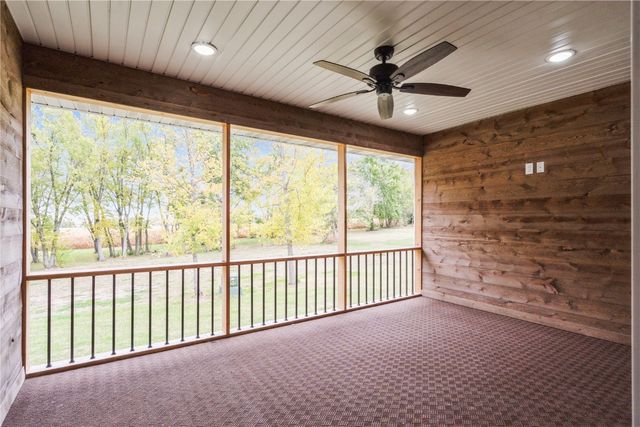 445 1st Street N, Winthrop, IA 50682