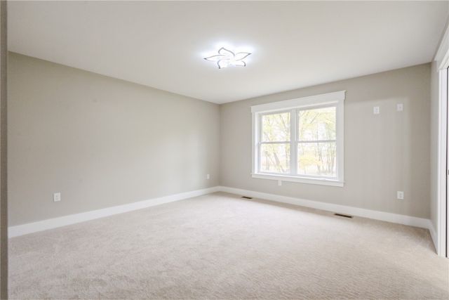 445 1st Street N, Winthrop, IA 50682