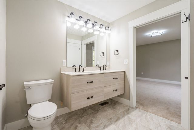 445 1st Street N, Winthrop, IA 50682