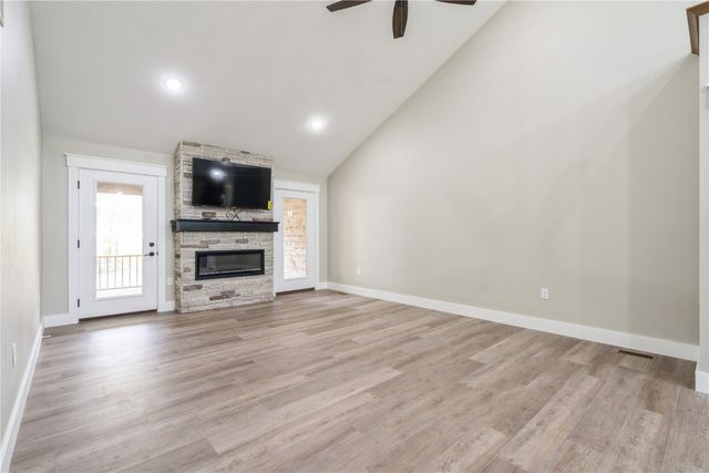 445 1st Street N, Winthrop, IA 50682