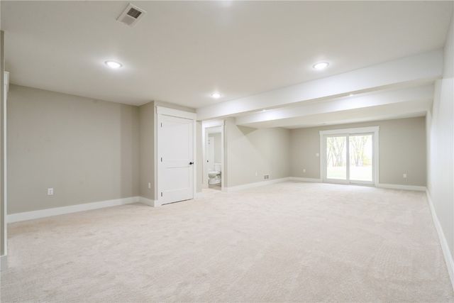 445 1st Street N, Winthrop, IA 50682