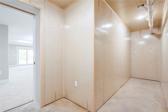 445 1st Street N, Winthrop, IA 50682