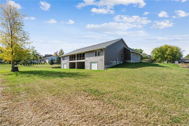 445 1st Street N, Winthrop, IA 50682