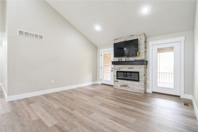 445 1st Street N, Winthrop, IA 50682