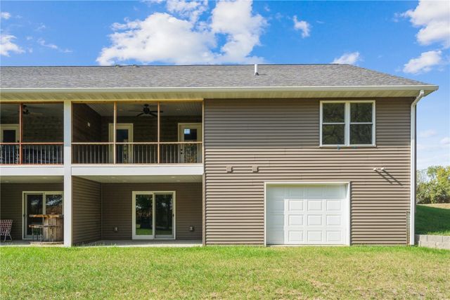 445 1st Street N, Winthrop, IA 50682