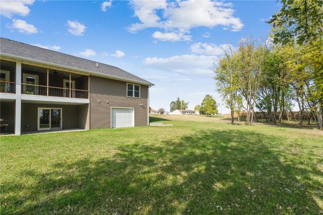 445 1st Street N, Winthrop, IA 50682